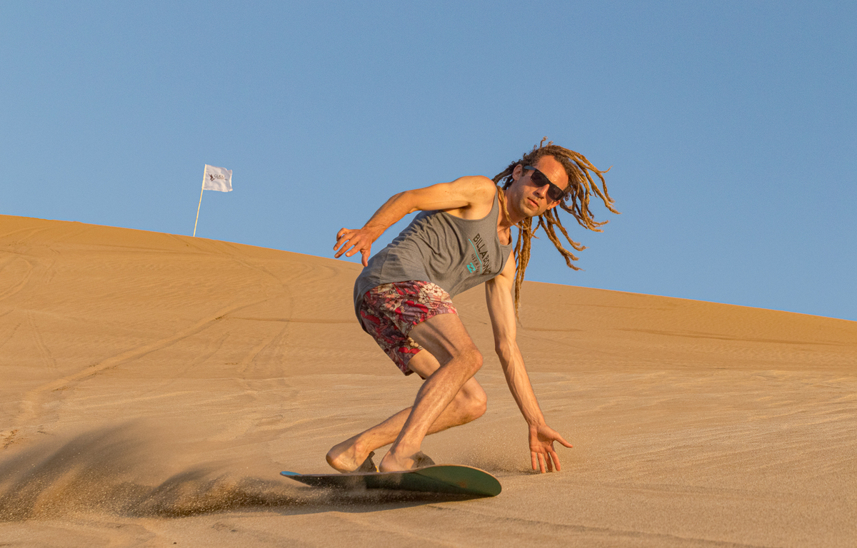 Sandboard en las dunas milenarias